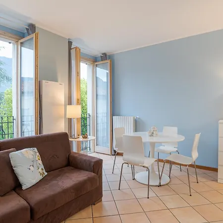 Guesthost - With Ac, Balcony & Parking! Lägenhet Ossuccio