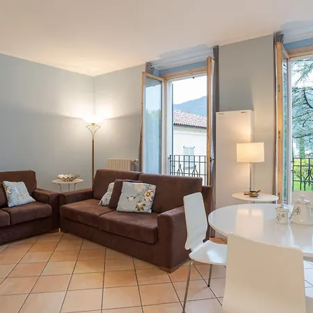 Lägenhet Guesthost - With Ac, Balcony & Parking!