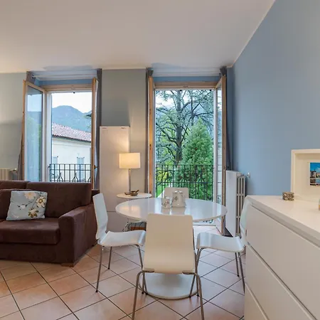 Lägenhet Guesthost - With Ac, Balcony & Parking!