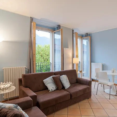 Guesthost - With Ac, Balcony & Parking! Lägenhet Ossuccio