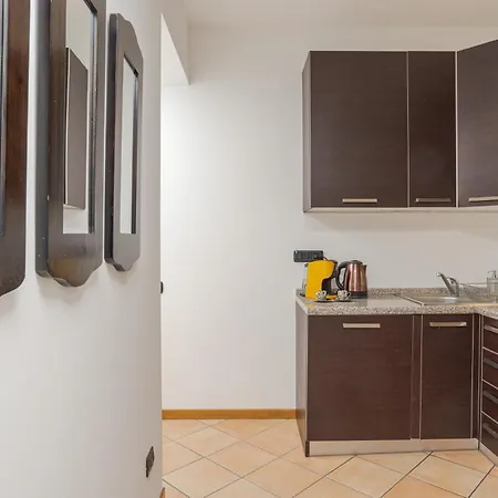 Guesthost - With Ac, Balcony & Parking! * Ossuccio