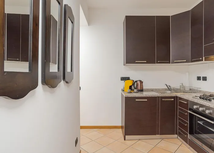 Guesthost - With Ac, Balcony & Parking! * Ossuccio